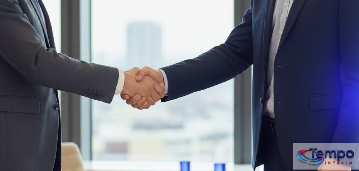 Poignée de main entre un homme d'affaires français et un recruteur.
